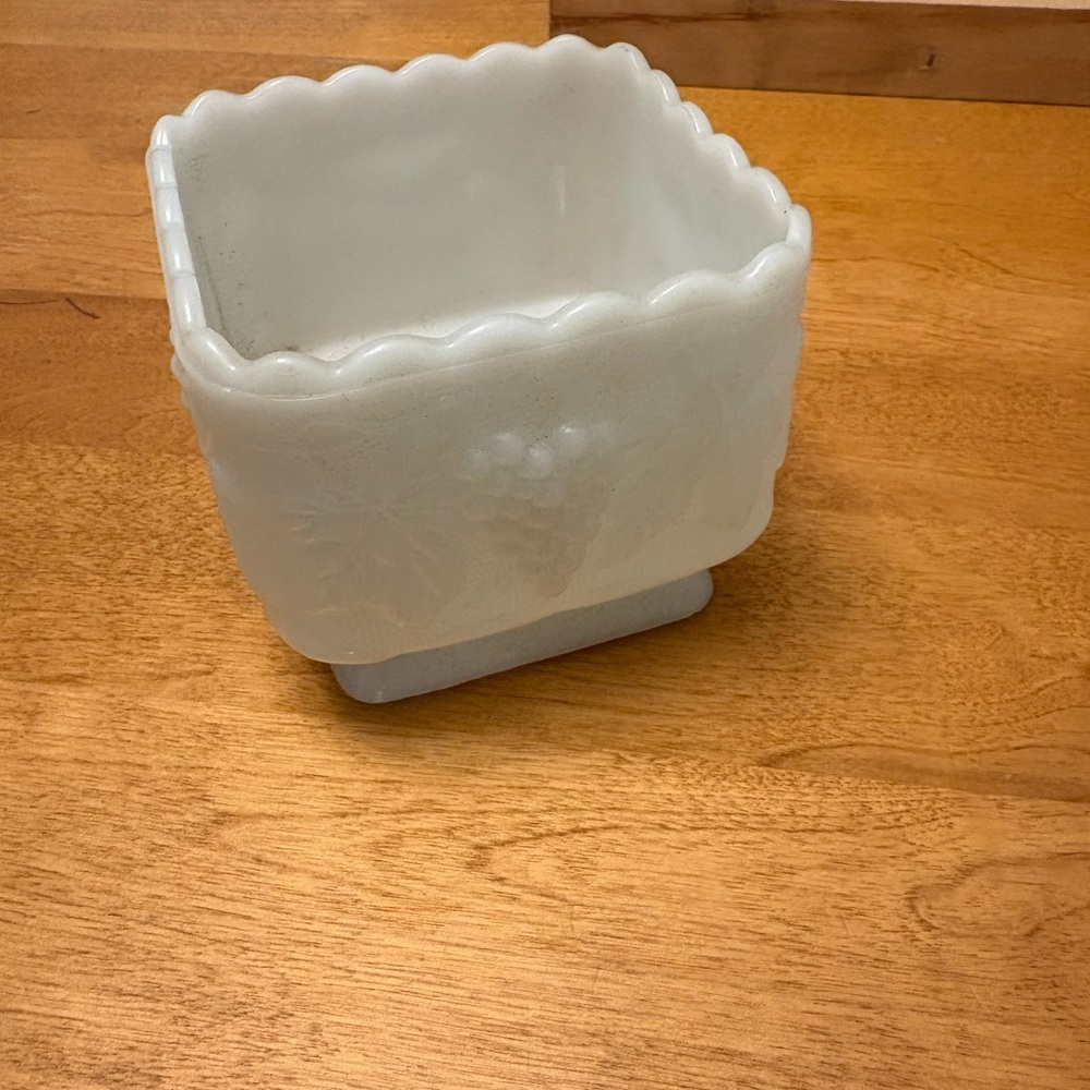 vintage Anchor Hocking milk glass Dish - Picture 5 of 7